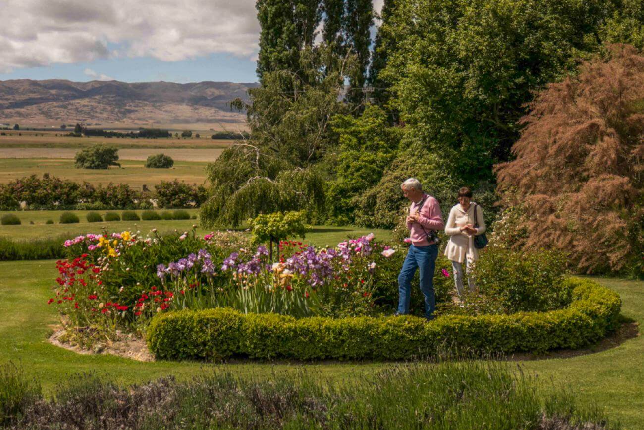 Guests exploring Rayleen McNalley's Garden in Poolburn