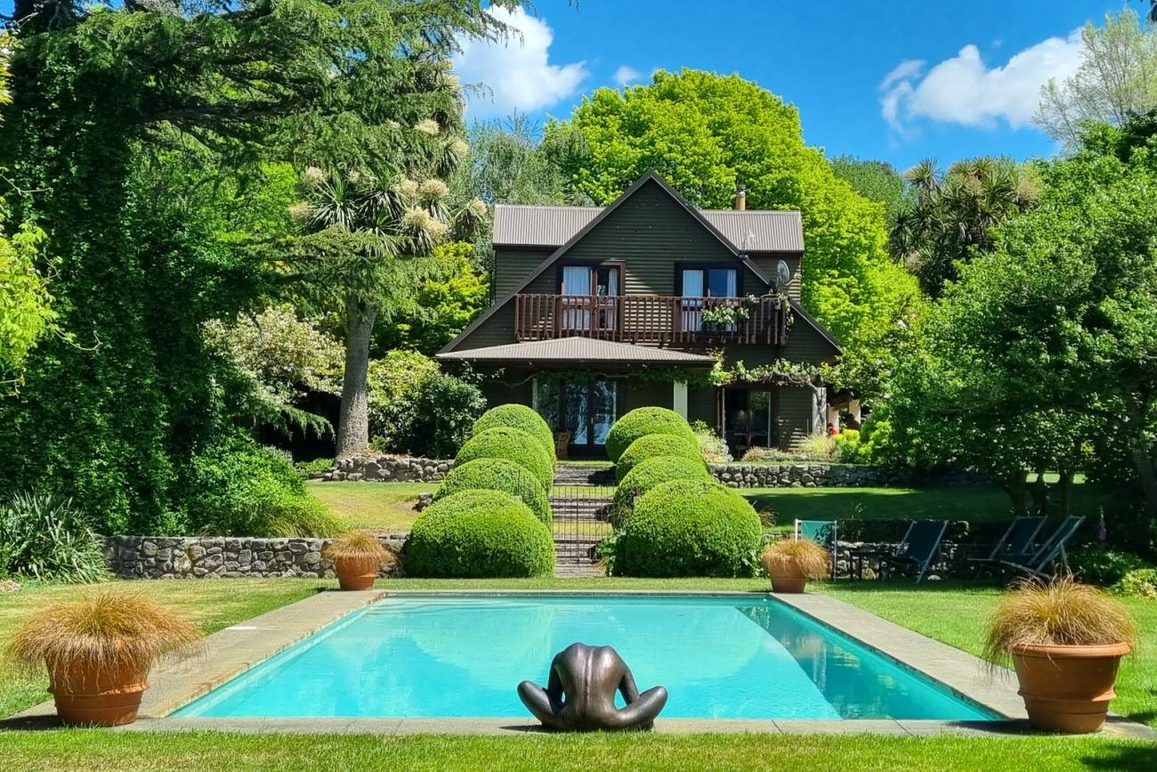 Flaxmere Garden and pool