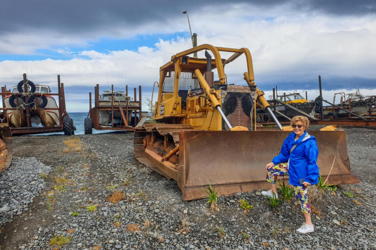 Ngawi fishing bulldozer with guest