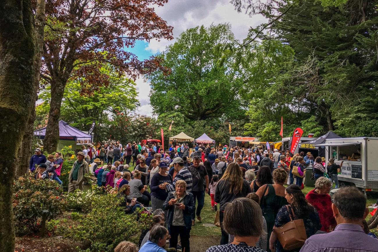 Crowds at Cross Hills Gardens Country Fair