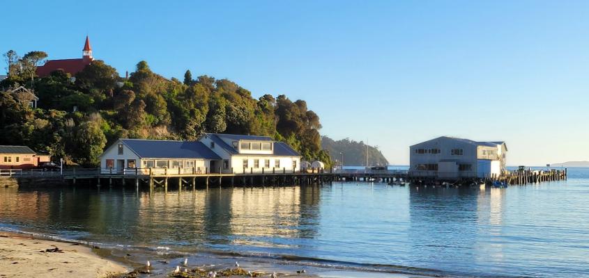 alt="A fine morning along the foreshore on Rakiura Stewart Island"